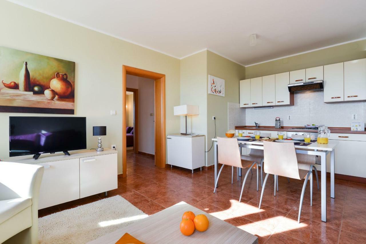 Cecilia Apartments Lun  Buitenkant foto